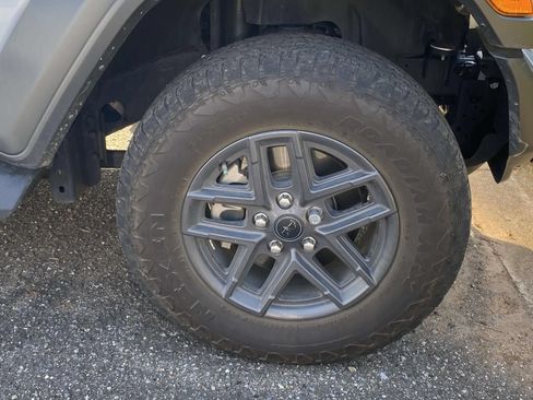 Used 2024 Jeep Wrangler Unlimited Sport AWD/4WD image 10