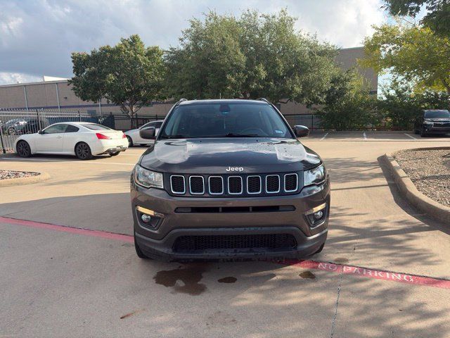 Used 2019 Jeep Compass Latitude w/ Popular Equipment Group AWD/4WD image 2