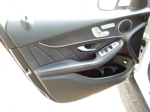 Used 2021 Mercedes-Benz GLC 300 4MATIC image 21