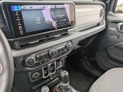 Used 2024 Jeep Wrangler Sahara image 20