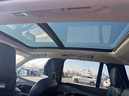 Used 2022 Volvo XC90 T8 Inscription w/ Advanced Package image 16