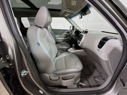 Used 2016 Kia Soul EV + w/ Sun & Fun Package FWD image 36
