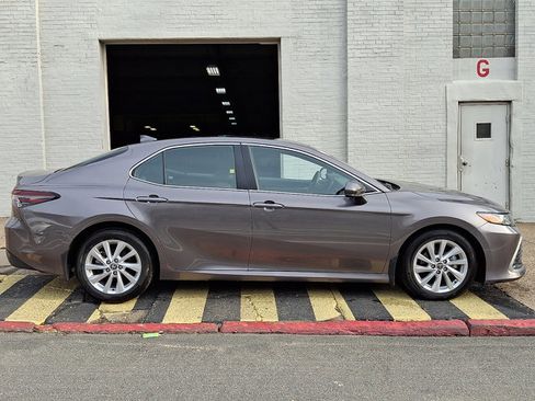 Used 2024 Toyota Camry LE image 7