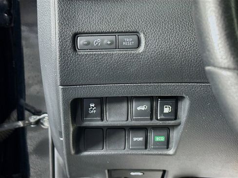 Used 2018 Nissan Rogue SV FWD image 10
