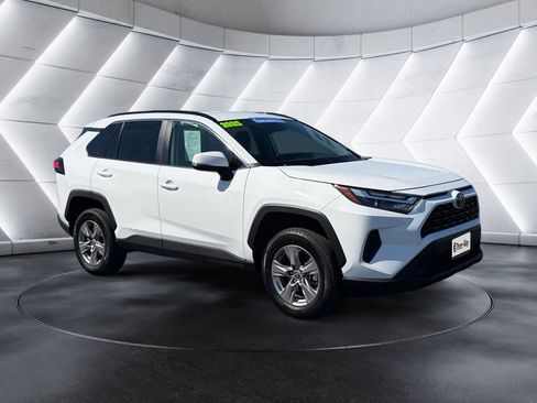 Used 2025 Toyota RAV4 XLE FWD image 7