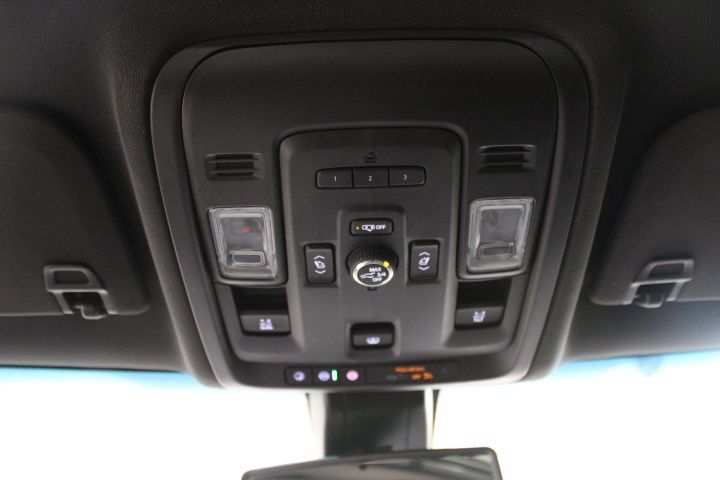Used 2022 Chevrolet Suburban RST w/ Luxury Package AWD/4WD image 44