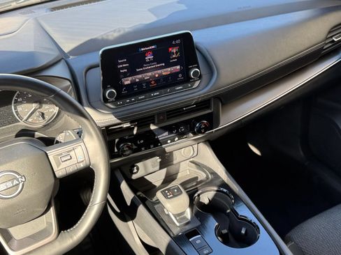 Used 2025 Nissan Rogue SV FWD image 16
