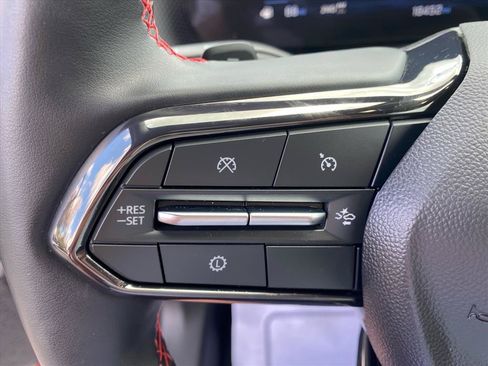 Used 2025 Chevrolet Equinox RS w/ Safety and Technology Package AWD/4WD image 18