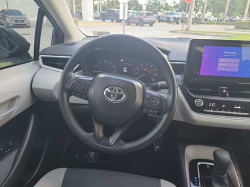 Used 2025 Toyota Corolla LE FWD image 17