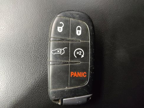 Used 2021 Jeep Grand Cherokee Laredo X image 32