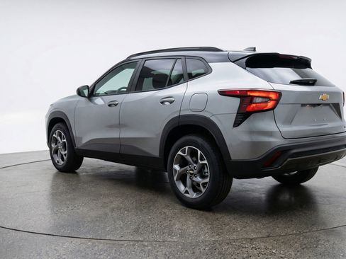 Used 2025 Chevrolet Trax LT image 6