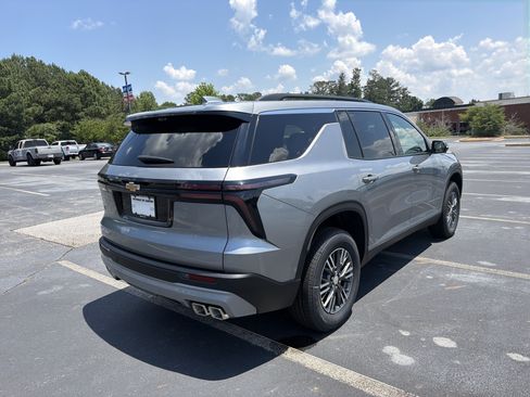 New 2026 Chevrolet Traverse LT w/ Driver Confidence Package FWD image 5
