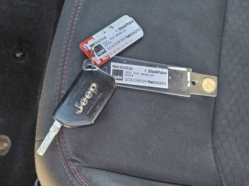 Used 2021 Jeep Wrangler Unlimited Rubicon w/ Xtreme Recon 35" Tire Package image 32