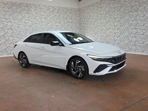 Certified 2025 Hyundai Elantra Sport FWD image 1
