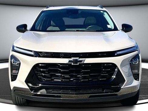 Used 2026 Chevrolet Trax ACTIV w/ Sunroof Package image 2