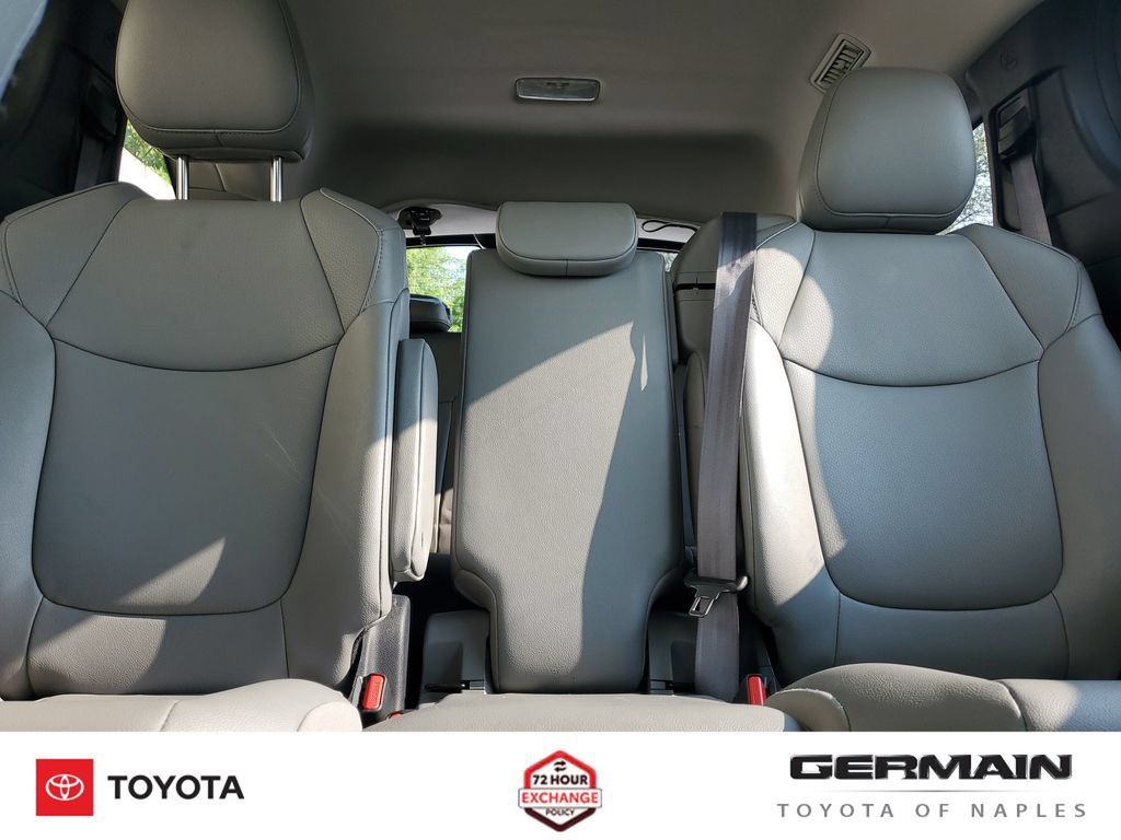 Certified 2025 Toyota Sienna XLE FWD image 31