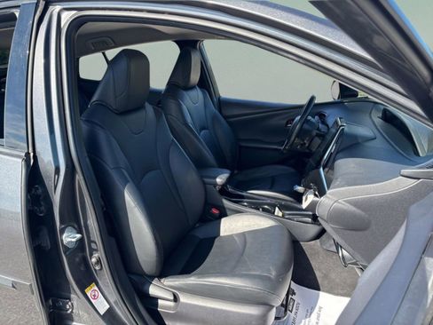 Used 2017 Toyota Prius Prime Advanced w/ Carpet Mat Package FWD image 27