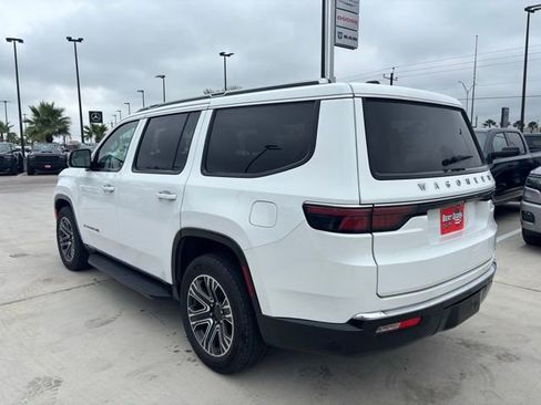 Used 2024 Jeep Wagoneer Series II w/ Flexible Seating Group RWD image 4