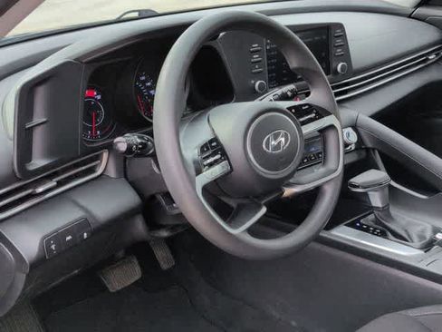 Used 2023 Hyundai Elantra SEL w/ Cargo Package image 15