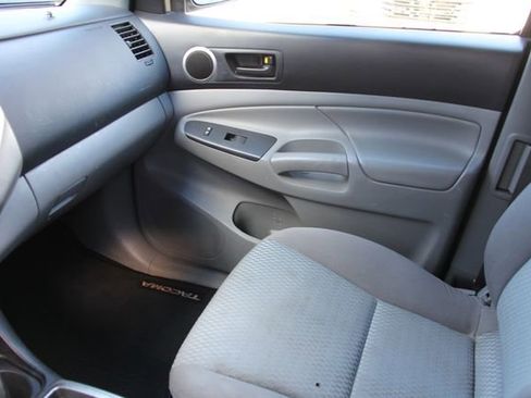 Used 2013 Toyota Tacoma 4x4 Access Cab image 20