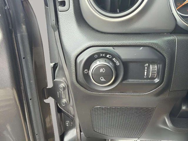 Used 2023 Jeep Gladiator Sport AWD/4WD image 9