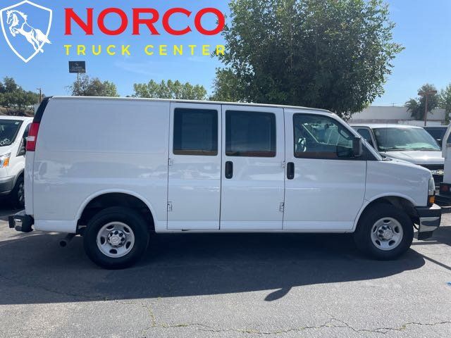 Used 2018 Chevrolet Express 2500 w/ Driver Convenience Package RWD image 1