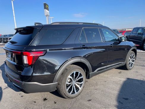Used 2025 Ford Explorer ST-Line AWD/4WD image 4