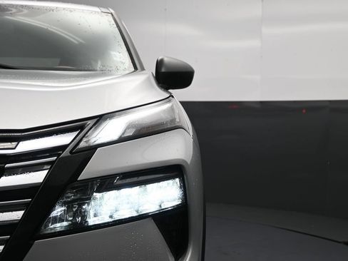 Certified 2024 Nissan Rogue S FWD image 10