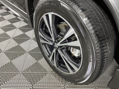 Used 2019 Nissan Rogue SV w/ Premium Package FWD image 11