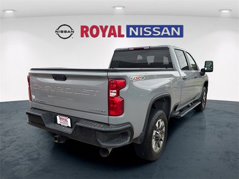 Used 2024 Chevrolet Silverado 2500 Custom w/ Custom Value Package image 7