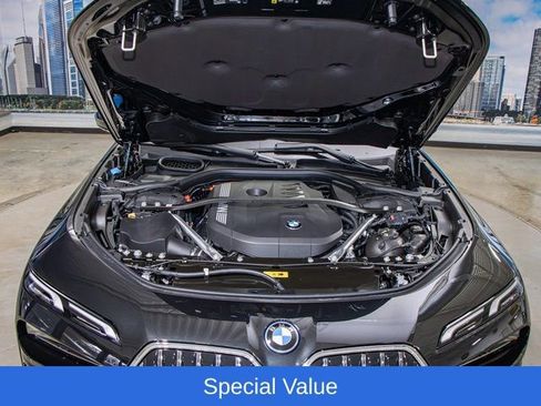 Used 2025 BMW 750e xDrive w/ Premium Package AWD/4WD image 5