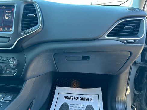 Used 2019 Jeep Cherokee Trailhawk w/ Cold Weather Group image 26