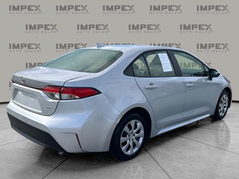 Used 2024 Toyota Corolla LE FWD image 5