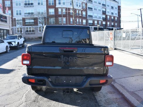 Used 2022 Jeep Gladiator Sport image 6