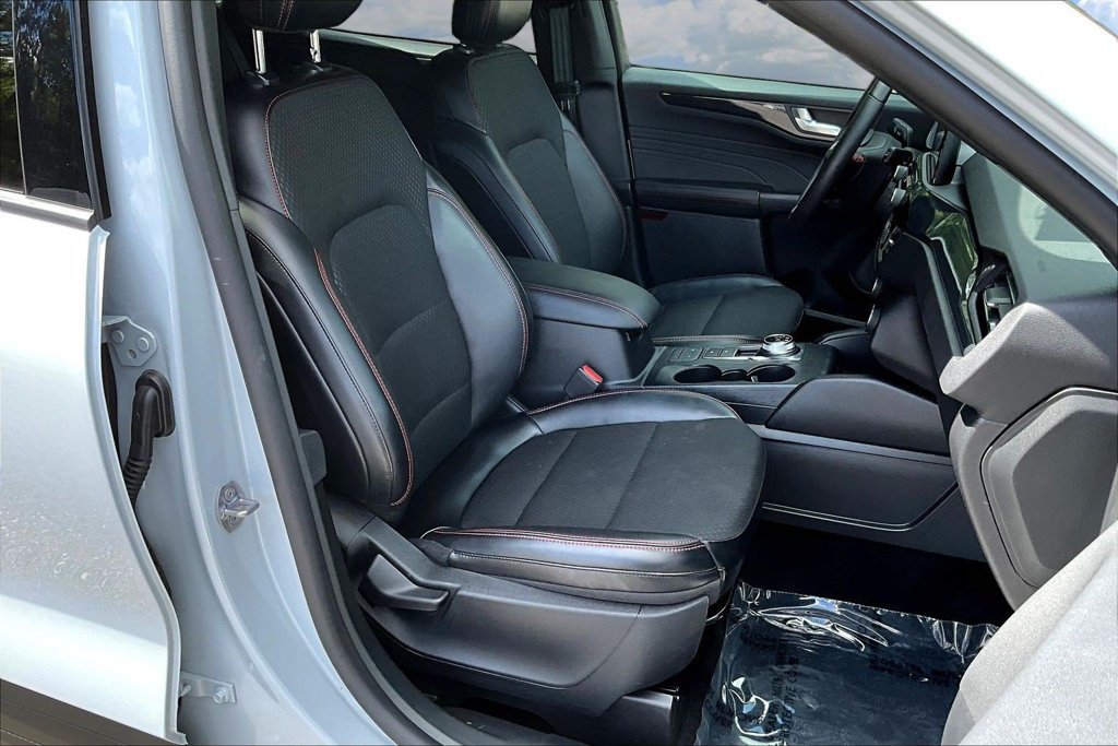 Used 2025 Ford Escape ST-Line FWD image 30