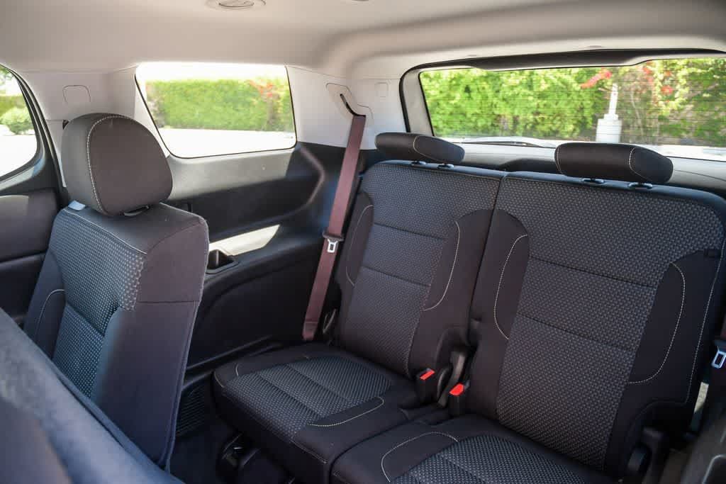 Used 2022 GMC Acadia SLE w/ Driver Convenience Package FWD image 19