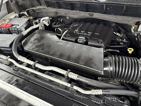 Used 2023 Chevrolet Silverado 1500 LT AWD/4WD image 29