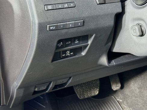 Used 2024 Lexus GX 550 w/ Accessory Package (2T) AWD/4WD image 10