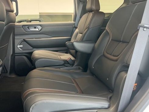 New 2026 Nissan Armada SL w/ Captain's Chari Seat Package image 7