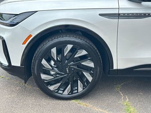 New 2026 Lincoln Nautilus Reserve w/ Jet Appearance Package AWD/4WD image 11
