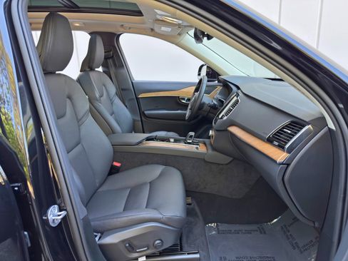 Used 2025 Volvo XC90 B6 Plus w/ Protection Package Premier image 16