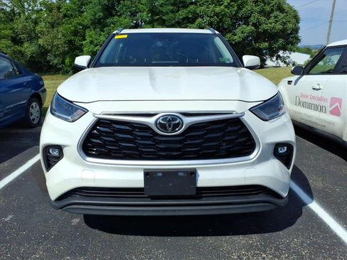 Used 2021 Toyota Highlander XLE AWD/4WD image 6
