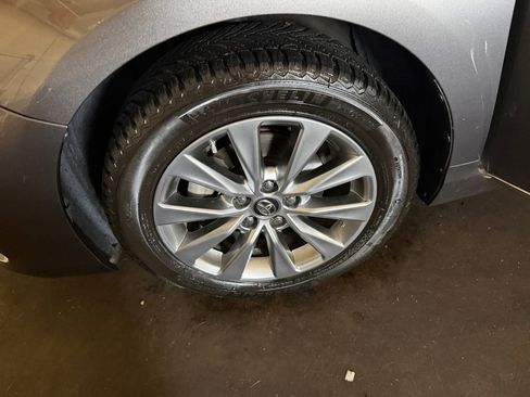 Certified 2017 Toyota Camry XLE FWD image 31