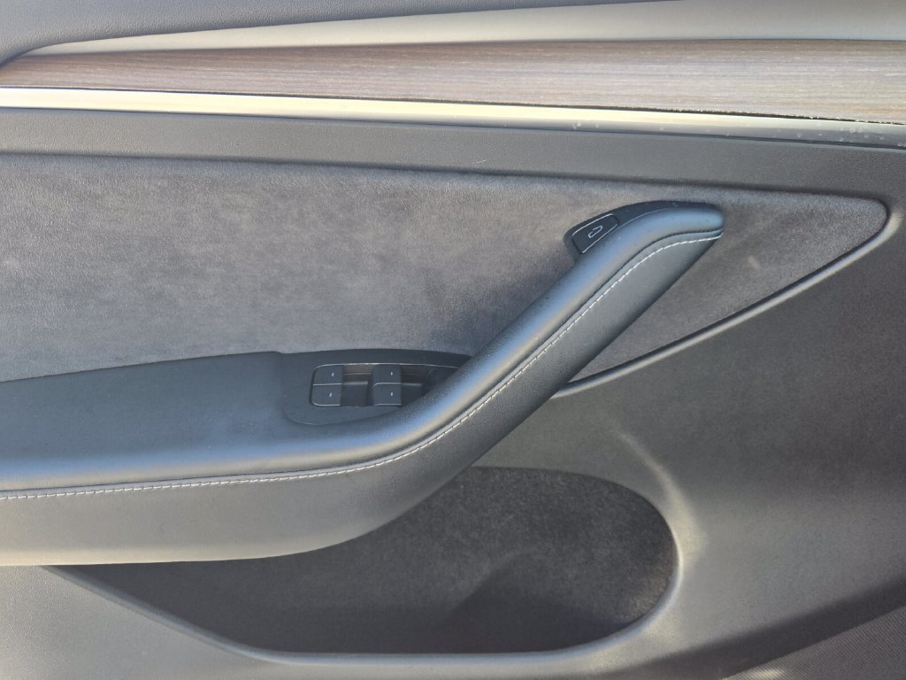 Used 2022 Tesla Model Y Long Range AWD/4WD image 25
