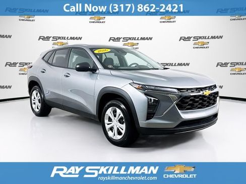 Used 2026 Chevrolet Trax LS FWD image 1
