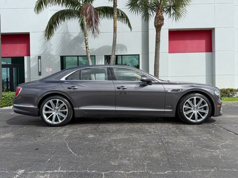 Used 2021 Bentley Flying Spur W12 AWD/4WD image 2
