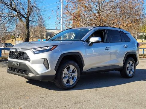 Used 2025 Toyota RAV4 XLE image 4