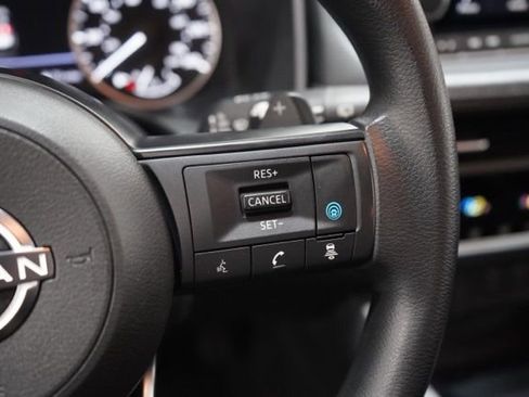 Used 2024 Nissan Rogue SV image 23