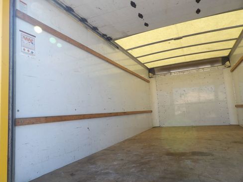 Used 2017 GMC Savana 3500 Extended image 31