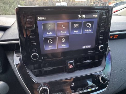 Used 2021 Toyota Corolla LE image 14